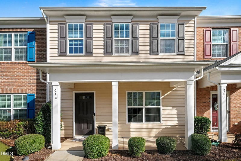 939 Ileagnes Rd, Raleigh, NC 27603