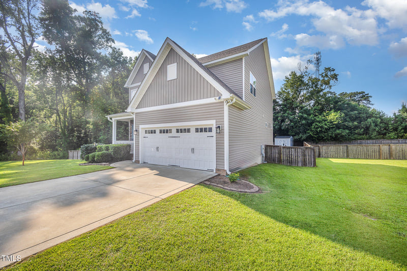 94 Avery Pond Dr, Fuquay Varina, NC 27526