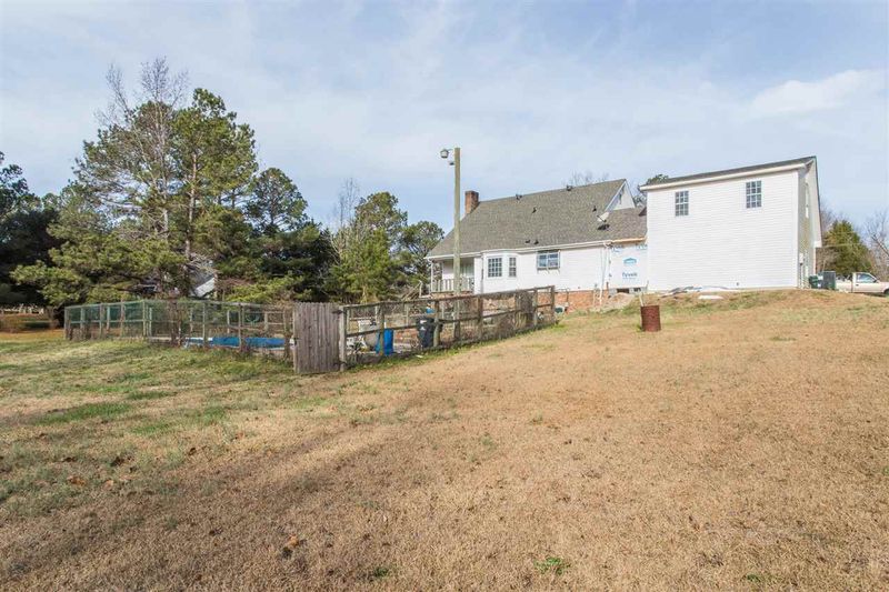 94 Beechwood Hill Dr, Raleigh, NC 27603