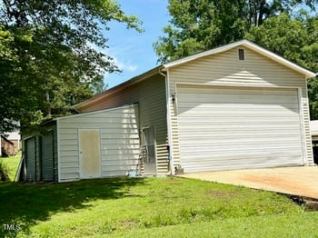 94 Waters Edge Ln, Henderson, NC 27537