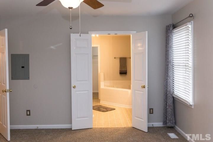 940 Amersham Ln, Wake Forest, NC 27587