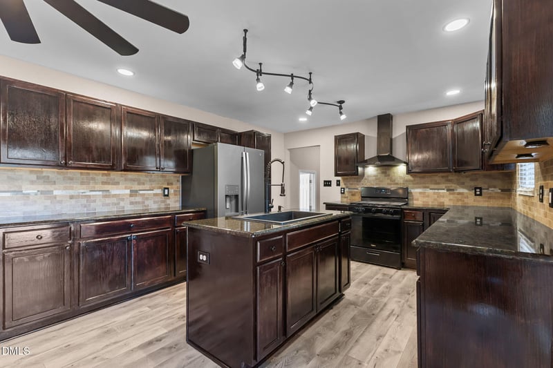 940 Carnegie Dr, Fayetteville, NC 28311