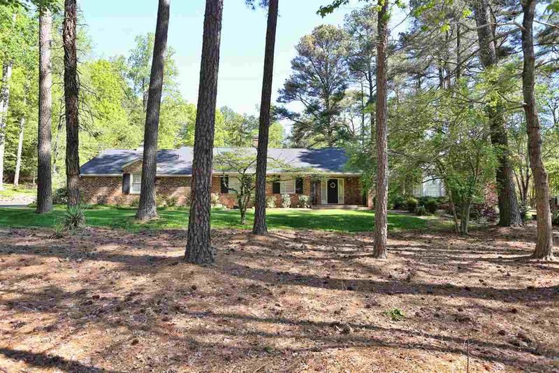 940 Lystra Ln, Chapel Hill, NC 27517