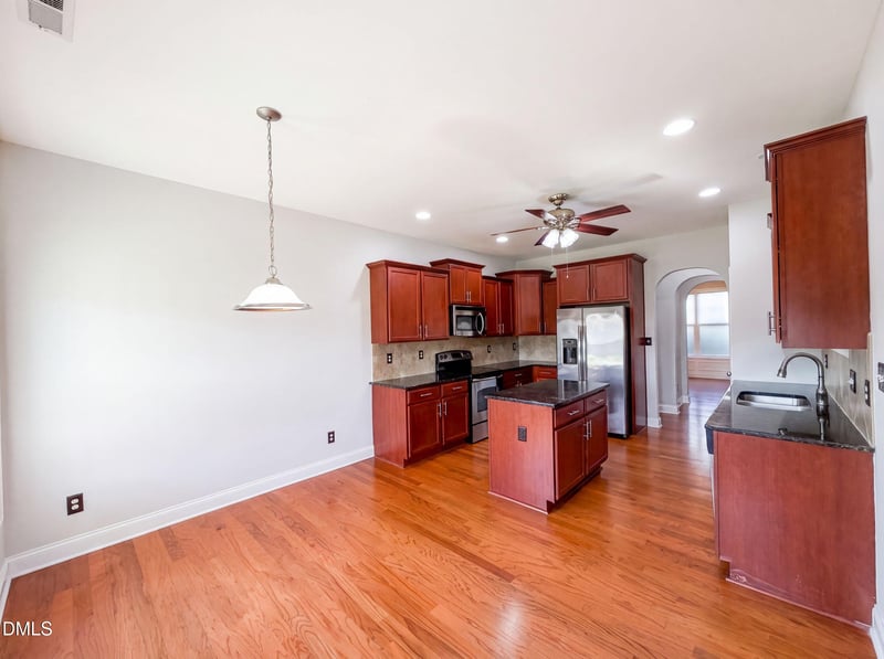 940 Pecan Grove Loop, Hope Mills, NC 28348