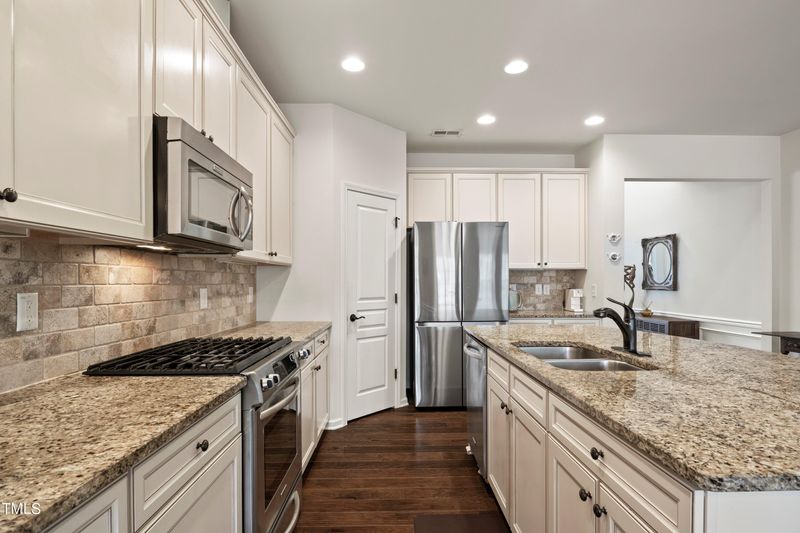 941 Green Alder Ct, Cary, NC 27519