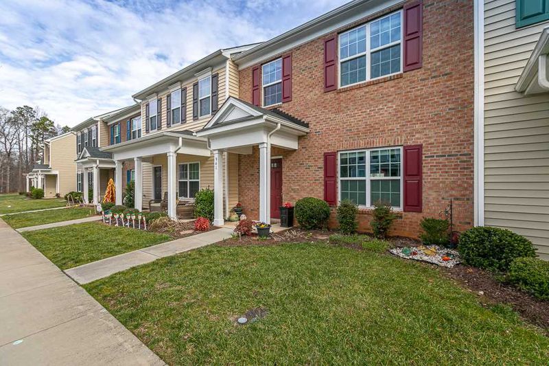 941 Ileagnes Rd, Raleigh, NC 27603