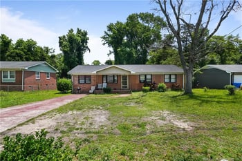 941 Louise Cir, Fayetteville, NC 28314