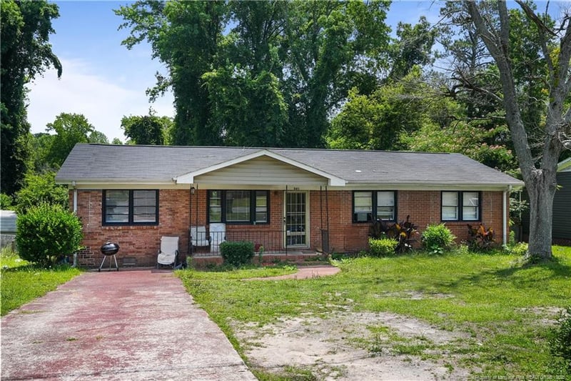 941 Louise Cir, Fayetteville, NC 28314