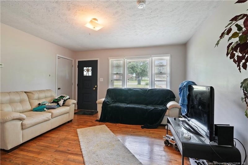 941 Louise Cir, Fayetteville, NC 28314