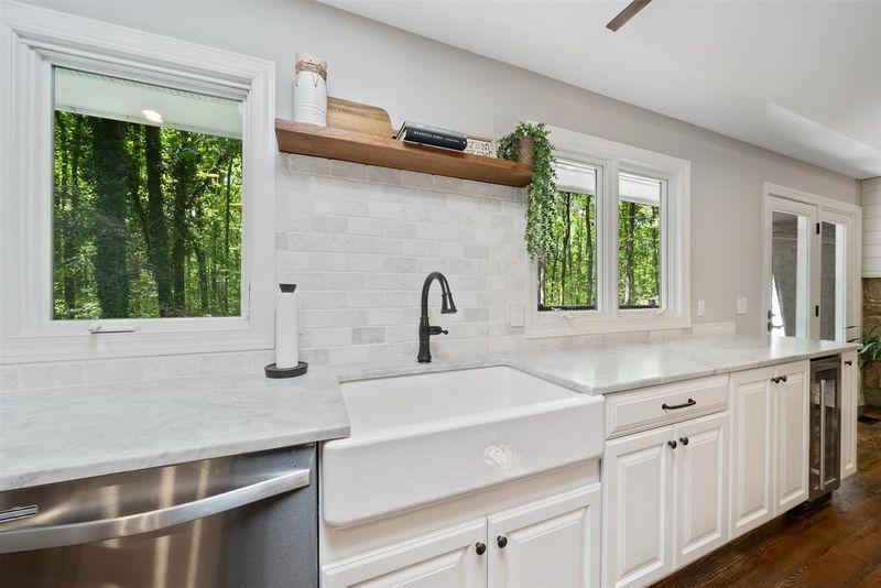 9421 Bartons Creek Rd, Raleigh, NC 27615