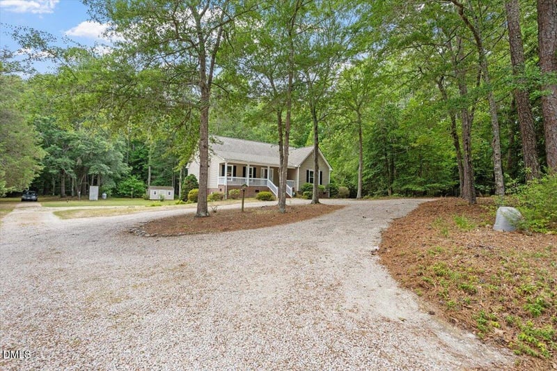 9424 Manor Dr, Zebulon, NC 27597