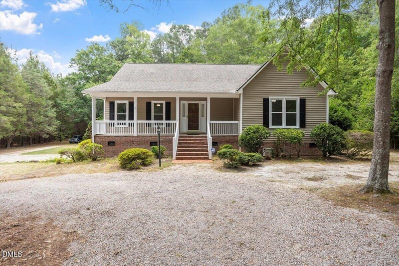 9424 Manor Dr, Zebulon, NC 27597