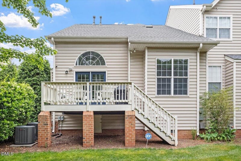 9425 Oglebay Ct, Raleigh, NC 27617