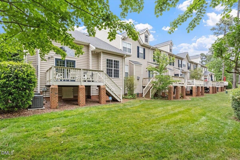 9425 Oglebay Ct, Raleigh, NC 27617