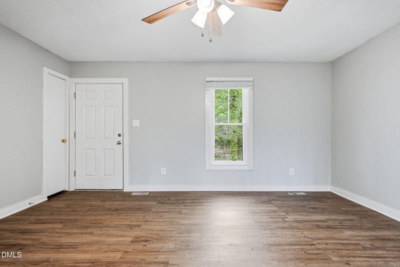 943 Holden Rd, Youngsville, NC 27596