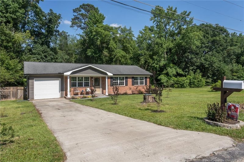 943 Louise Cir, Fayetteville, NC 28314