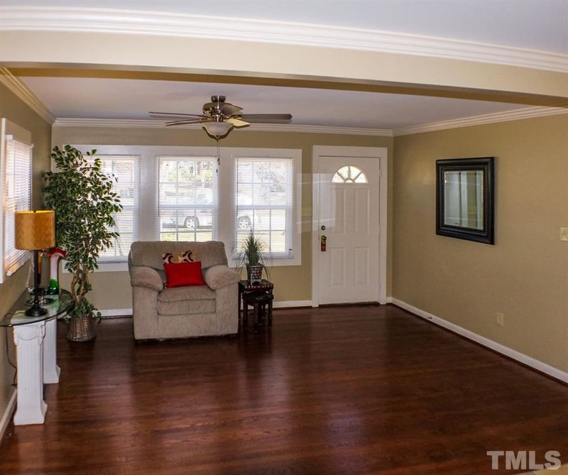 944 Friar Tuck Rd, Raleigh, NC 27610