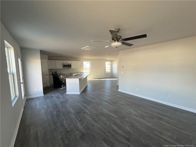 944 Sapphire Stone Ln, Hope Mills, NC 28348