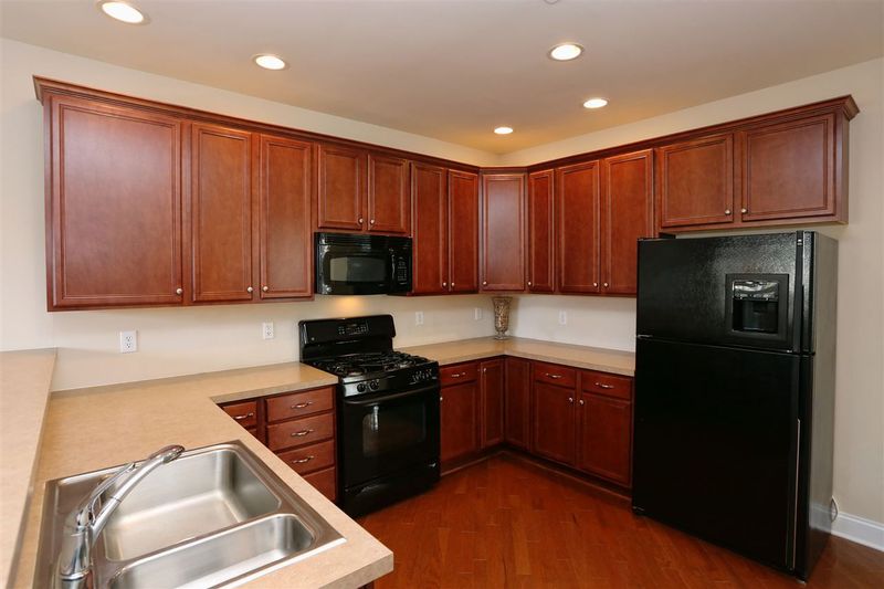 9443 Oglebay Ct, Raleigh, NC 27617
