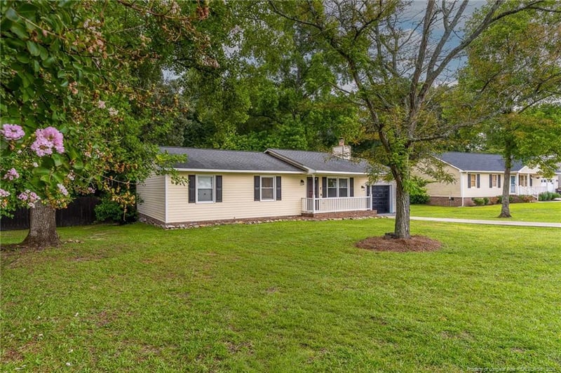 945 Kennesaw Dr, Fayetteville, NC 28314