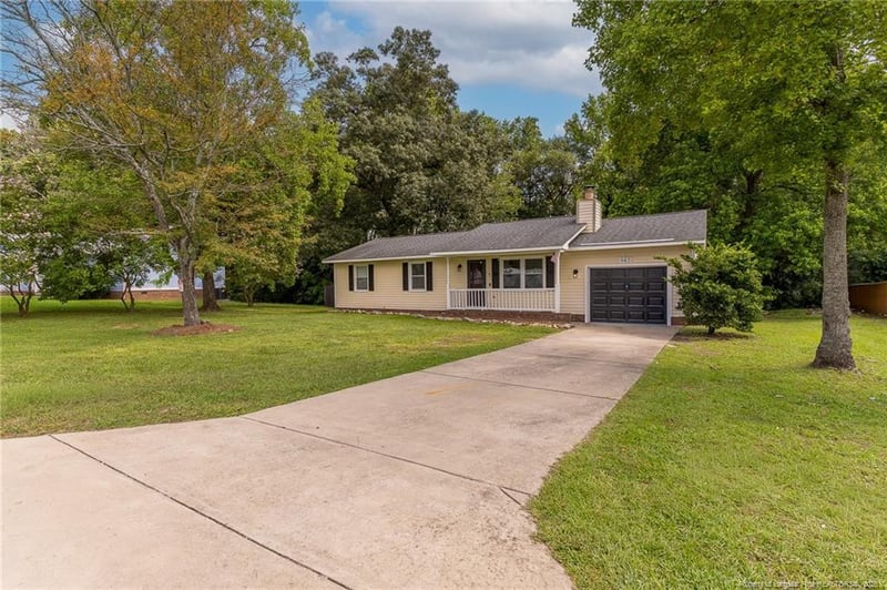 945 Kennesaw Dr, Fayetteville, NC 28314