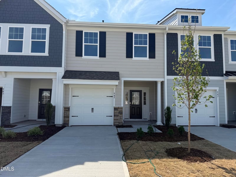 945 Kensley Grove Ln, Fuquay Varina, NC 27526