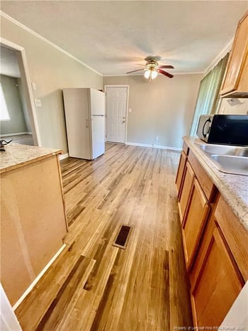 945 Lark Dr, Fayetteville, NC 28314