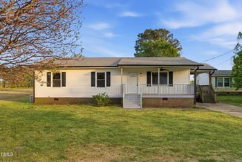 945 Old School Rd, Four Oaks, NC 27524