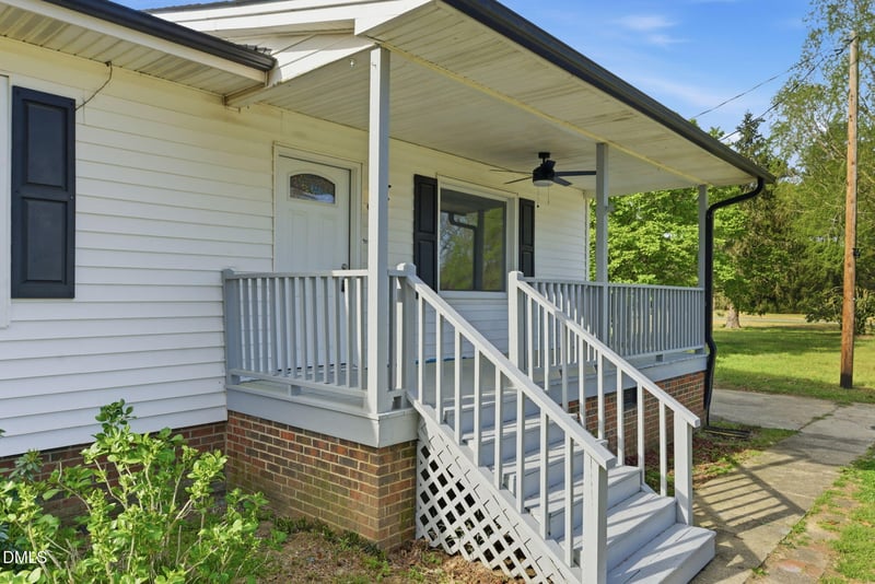 945 Old School Rd, Four Oaks, NC 27524