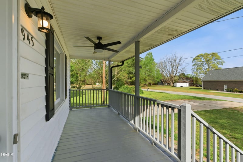 945 Old School Rd, Four Oaks, NC 27524