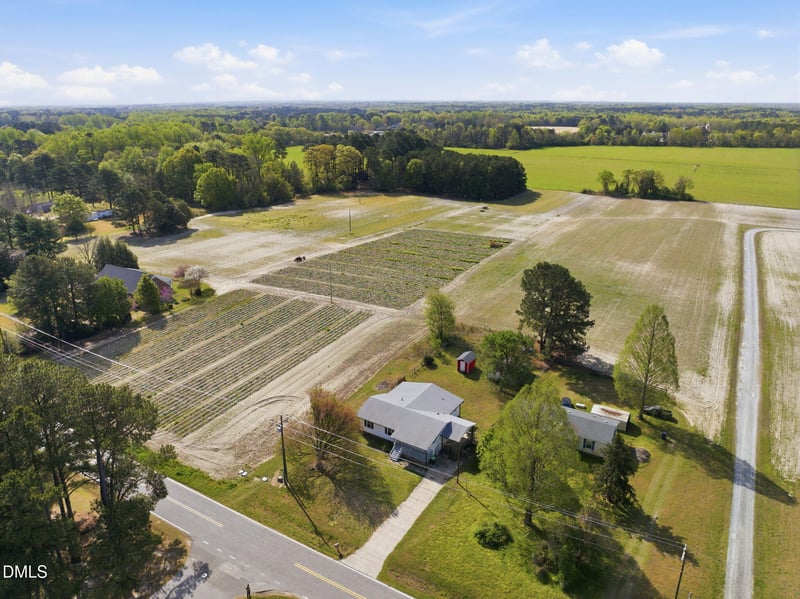945 Old School Rd, Four Oaks, NC 27524