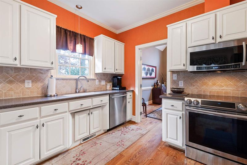 945 Tanworth Dr, Raleigh, NC 27615