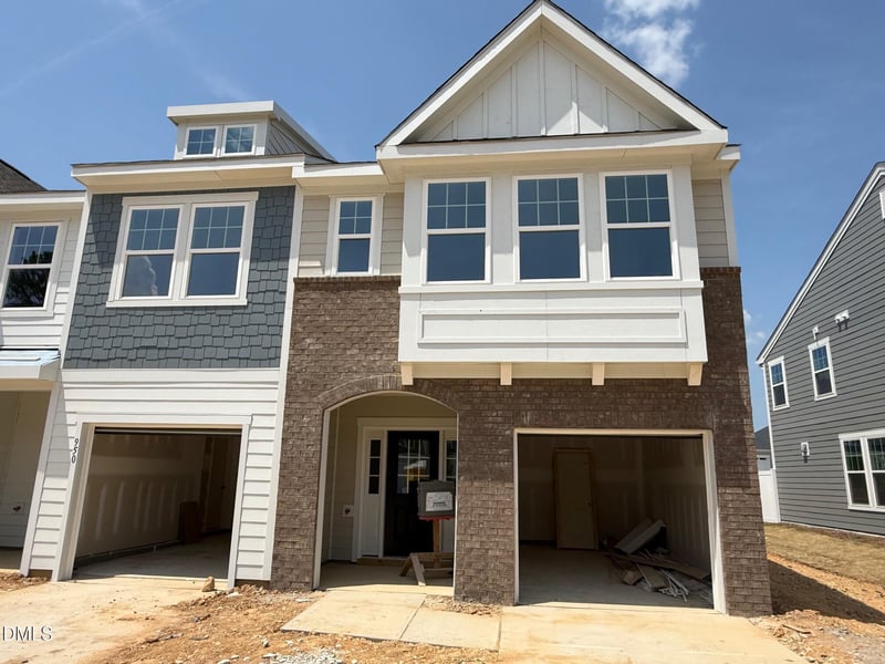 948 Kensley Grove Ln, Fuquay Varina, NC 27526