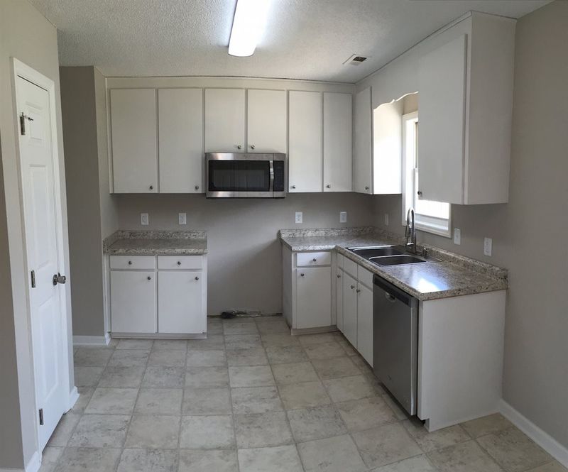 949 Lee Rd, Clayton, NC 27520