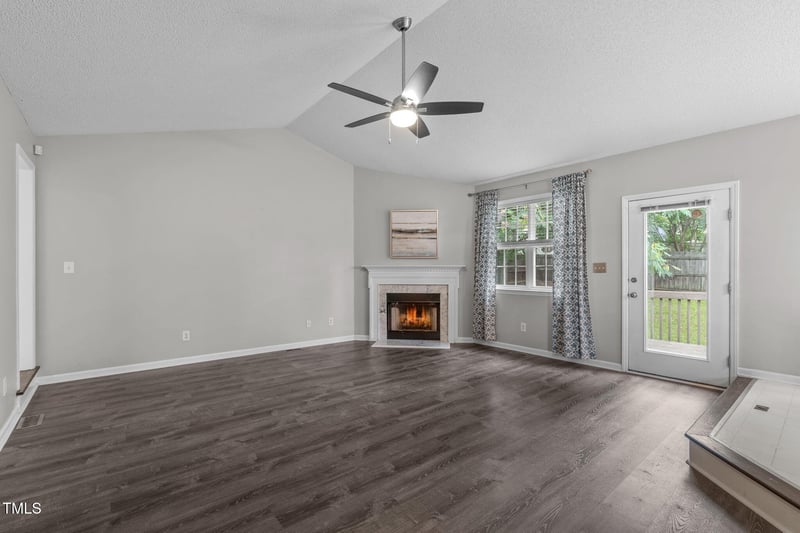 949 Philwood Ct, Fuquay Varina, NC 27526