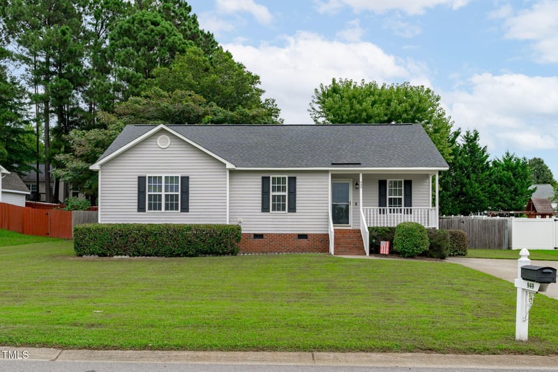 949 Philwood Ct, Fuquay Varina, NC 27526
