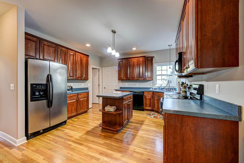 95 Ballinger Dr, Youngsville, NC 27596