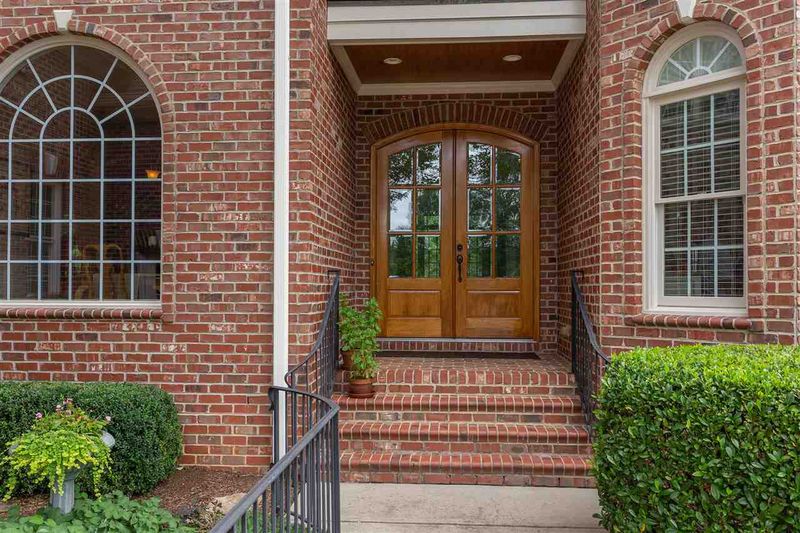 95 Broad Leaf Ct, Chapel Hill, NC 27517