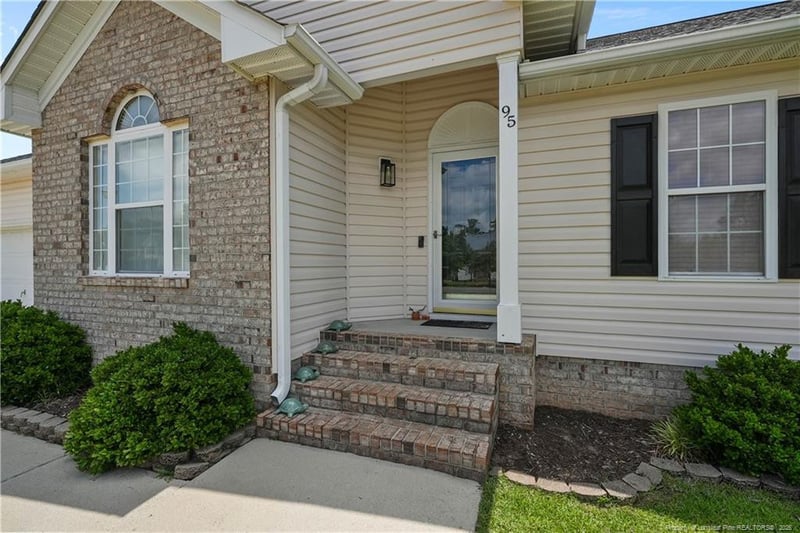 95 Green Spring Dr, Sanford, NC 27332