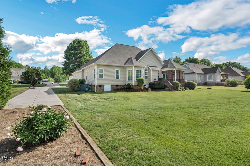 95 Live Oak Dr, Louisburg, NC 27549