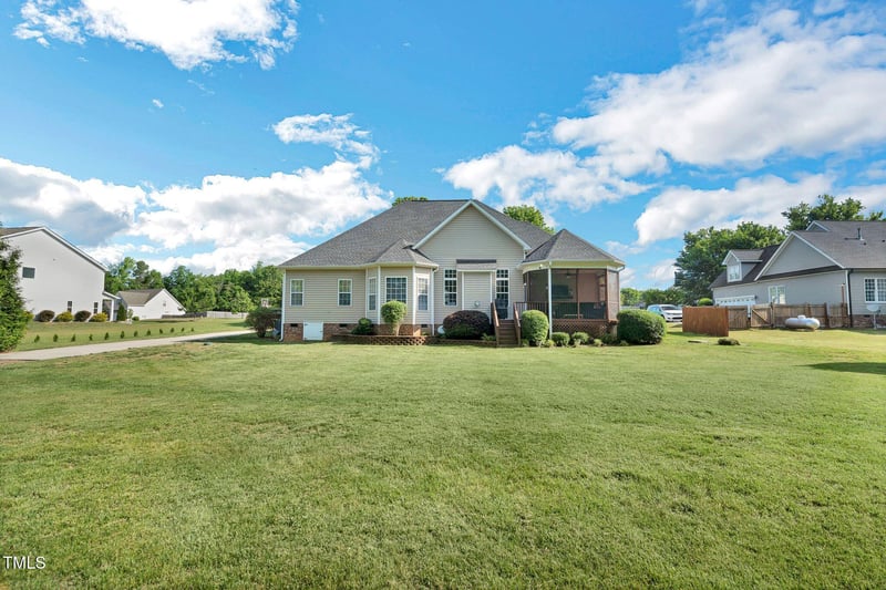 95 Live Oak Dr, Louisburg, NC 27549