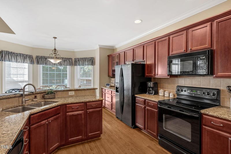 95 Live Oak Dr, Louisburg, NC 27549