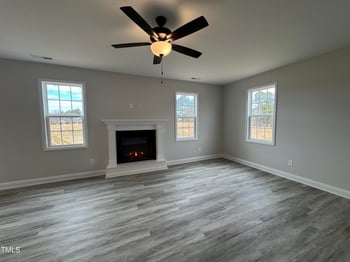 95 Mapledale Ct, Benson, NC 27504
