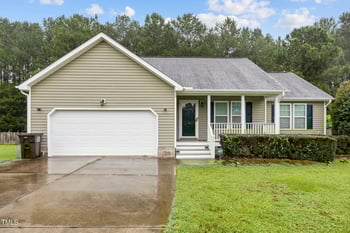 95 Oxfordshire Dr, Fuquay Varina, NC 27526