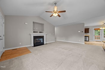 95 Oxfordshire Dr, Fuquay Varina, NC 27526