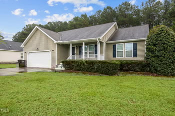 95 Oxfordshire Dr, Fuquay Varina, NC 27526