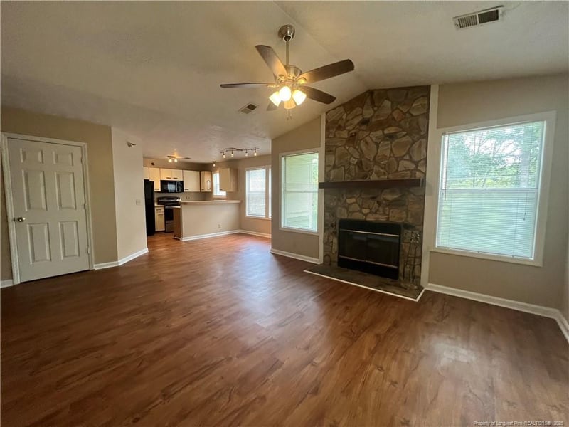 950 Stearts Creek Dr, Fayetteville, NC 28314
