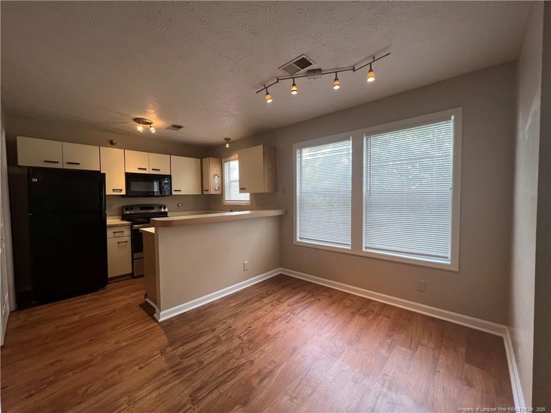 950 Stearts Creek Dr, Fayetteville, NC 28314