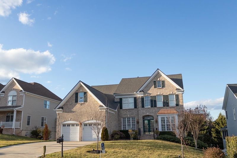 9500 Misty Creek Ln, Raleigh, NC 27617