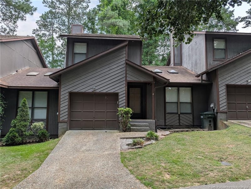 951 Creek Side Rn, Fayetteville, NC 28303